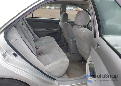 2003 Toyota Camry Le z USA, uszkodzony, nr VIN 4T1BE32K83U751432